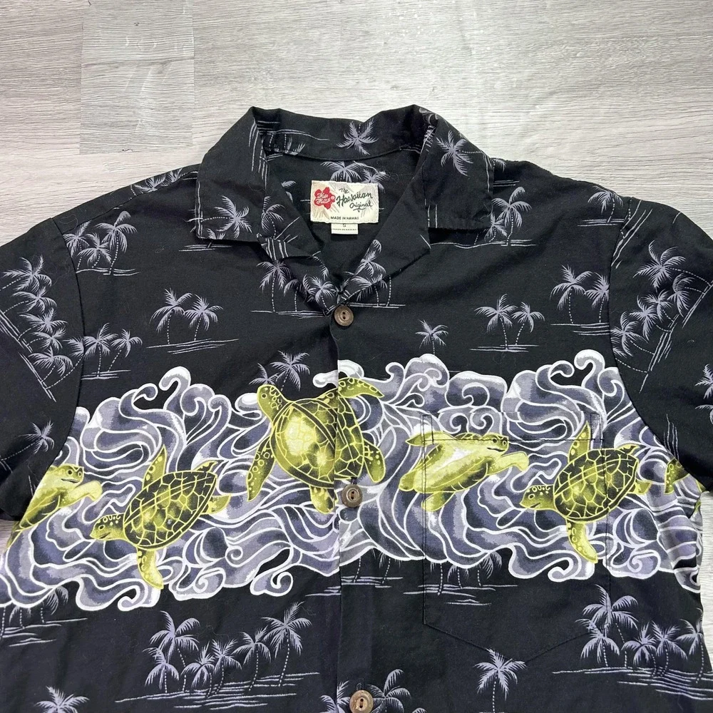 Hilo Hattie Hawaiian Shirt Mens Small Black Sea Turtle Palm‎ Tree Aloha Print